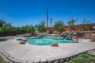 655 W Creekside Cir, Dixon, CA 95620 - Photo 36