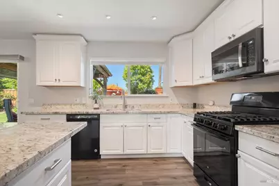 190 Olympic Circle, Vacaville, CA 95687 - Photo 10