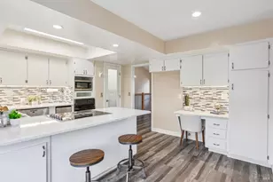 870 W J St, Benicia, CA 94510 - Photo 8