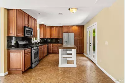 824 Prince Avenue, Healdsburg, CA 95448 - Photo 2