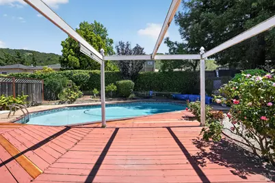 124 N San Pedro Road, San Rafael, CA 94903 - Photo 18