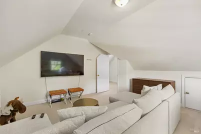 8 Center Street, San Rafael, CA 94901 - Photo 30