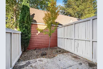 2506 Lakeview Drive, Santa Rosa, CA 95405 - Photo 18