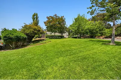 900 Cambridge Drive #84, Benicia, CA 94510 - Photo 24