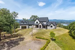3215 Deerwood Dr, Ukiah, CA 95482 - Photo 8