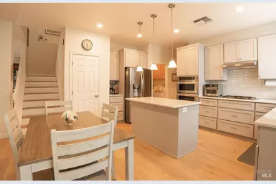 918 Shadow Tree Court, Vacaville, CA 95687 - Photo 2