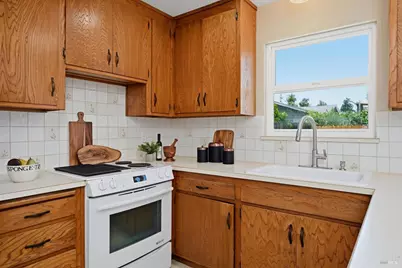 802 Pueblo Avenue, Napa, CA 94558 - Photo 8