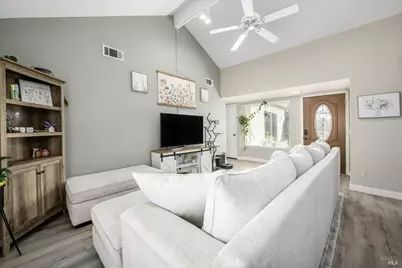 225 Fairoaks Drive, Vacaville, CA 95688 - Photo 6