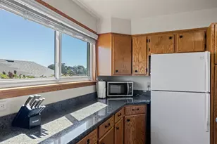 2048 E 3rd St, Benicia, CA 94510 - Photo 12