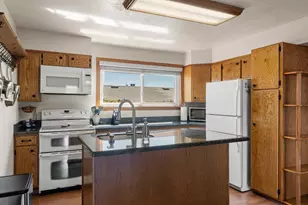2048 E 3rd St, Benicia, CA 94510 - Photo 12