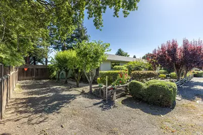 2236 W Hearn Avenue, Santa Rosa, CA 95407 - Photo 8