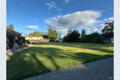 1733 Las Pravadas Court, Santa Rosa, CA 95409 - Photo 24