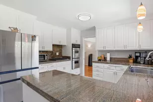 33 Manzano Ct, Novato, CA 94945 - Photo 6
