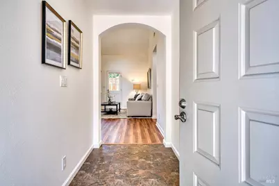 98 Village Circle, San Rafael, CA 94903 - Photo 8