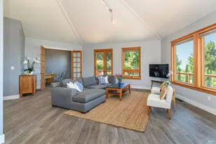 6649 Round Oak Rd, Penngrove, CA 94951 - Photo 10