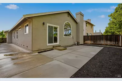 1045 Camellia Lane, Suisun City, CA 94585 - Photo 28