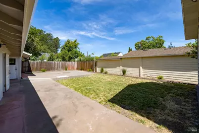 2211 Humboldt Street, Santa Rosa, CA 95404 - Photo 44