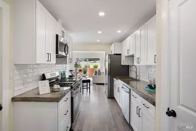 420 Gillcrest Avenue, Vallejo, CA 94591 - Photo 20