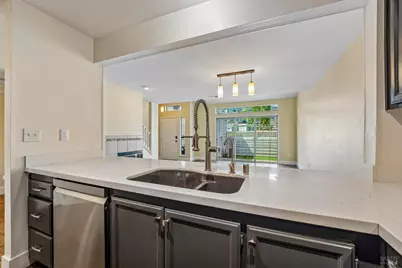 567 E Jasmine Circle, Santa Rosa, CA 95407 - Photo 8