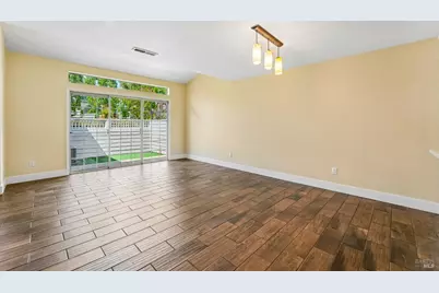 567 E Jasmine Circle, Santa Rosa, CA 95407 - Photo 4