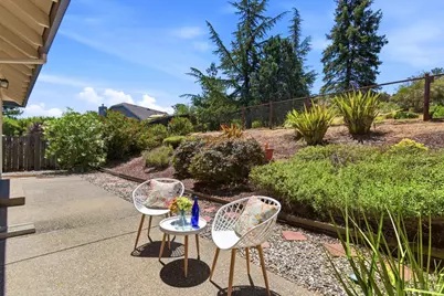 8050 Oakmont Drive, Santa Rosa, CA 95409 - Photo 26