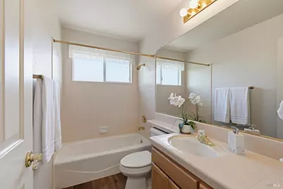 8050 Oakmont Drive, Santa Rosa, CA 95409 - Photo 24