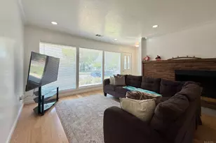 1858 Hemlock St, Napa, CA 94559 - Photo 6