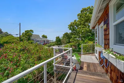 865 W I Street, Benicia, CA 94510 - Photo 4