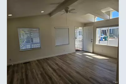 324 Aileen Avenue, Santa Rosa, CA 95407 - Photo 2