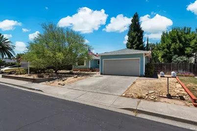 106 Northpark Drive, Vacaville, CA 95688 - Photo 2