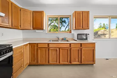 611 Hendley Street, Santa Rosa, CA 95404 - Photo 14