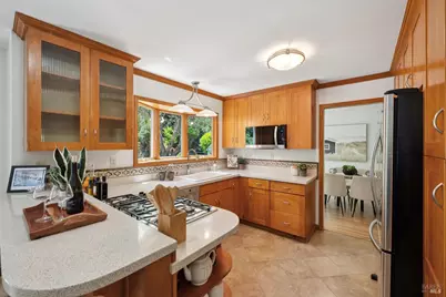 28 Castlewood Drive, San Rafael, CA 94901 - Photo 4