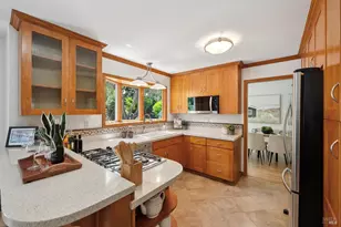 28 Castlewood Dr, San Rafael, CA 94901 - Photo 4