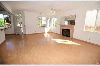 305 Mayfield Circle, Suisun City, CA 94585 - Photo 4