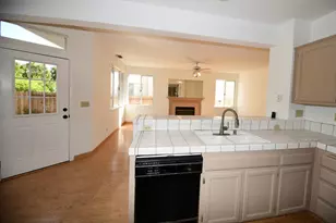 305 Mayfield Cir, Suisun City, CA 94585 - Photo 8