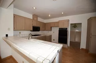 305 Mayfield Cir, Suisun City, CA 94585 - Photo 16