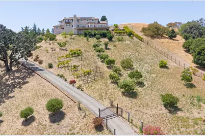 15 Ravine Way, Novato, CA 94947 - Photo 2