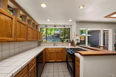 944 Summerfield Road, Santa Rosa, CA 95405 - Photo 26