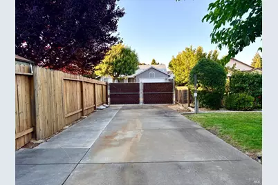 814 Capistrano Drive, Suisun City, CA 94585 - Photo 48