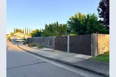 814 Capistrano Drive, Suisun City, CA 94585 - Photo 36