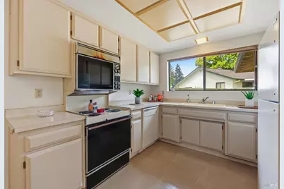 318 Twin Lakes Drive, Santa Rosa, CA 95409 - Photo 8