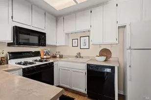 2324 Lakeview Dr, Santa Rosa, CA 95405 - Photo 16