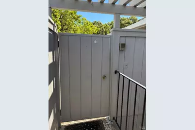 81 Scottsdale Way, Novato, CA 94947 - Photo 4