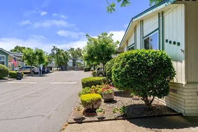 8009 Cliffrose Street, Windsor, CA 95492 - Photo 6