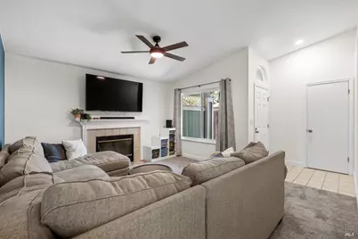 896 Meadowhawk Drive, Vacaville, CA 95687 - Photo 8