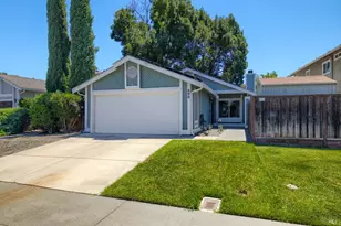 896 Meadowhawk Dr, Vacaville, CA 95687 - Photo 2