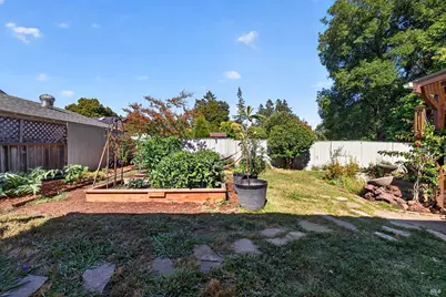 1102 Burbank Avenue, Santa Rosa, CA 95407 - Photo 28