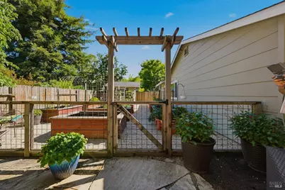 1076 Stonybrook Drive, Napa, CA 94558 - Photo 38