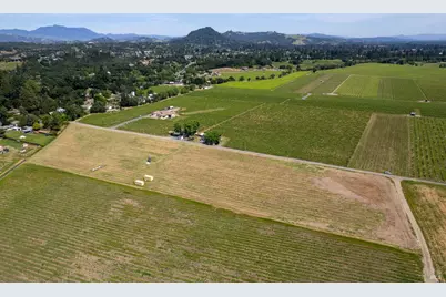 835 Dry Creek Road, Healdsburg, CA 95448 - Photo 1
