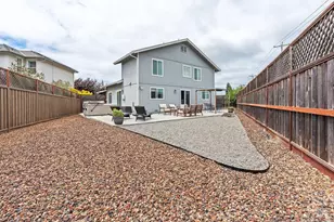3690 Hillary Ct, Santa Rosa, CA 95403 - Photo 2